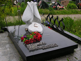 Памятник умершему - фото №5