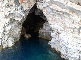 Грот (пещера)