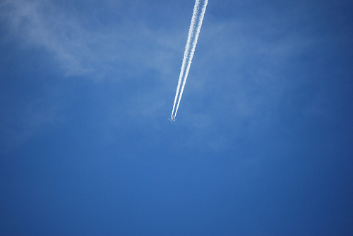 Что значит Следы от самолета в небе перекрещиваются во сне
