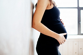 Беременную женщину - фото №1