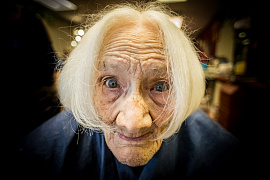 Женщина старая, безобразная - фото №1