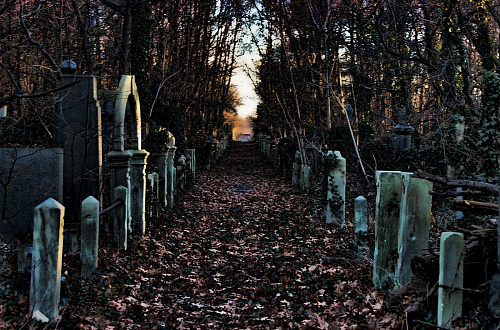 Что значит Кладбище видеть во сне