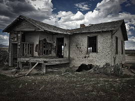 Разваливающийся дом - фото №2