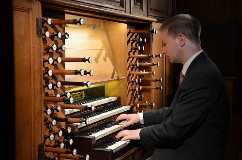 Что значит Играть на органе во сне