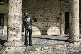 Памятник статуя