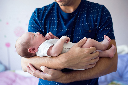 Что значит Держать младенца на руках во сне