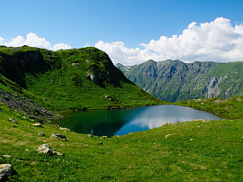 Озеро в долине - фото №1