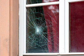 Разбить окно или стеклянную дверь